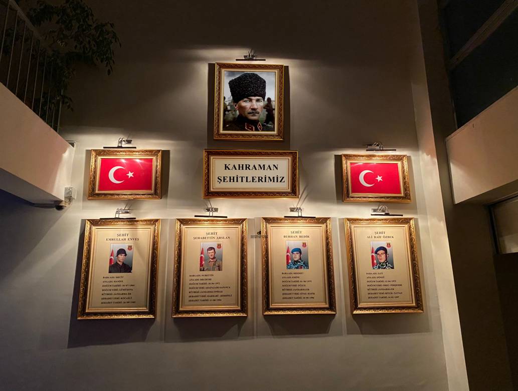 �EH�TLER K��ES� GECE G�R�N�M�